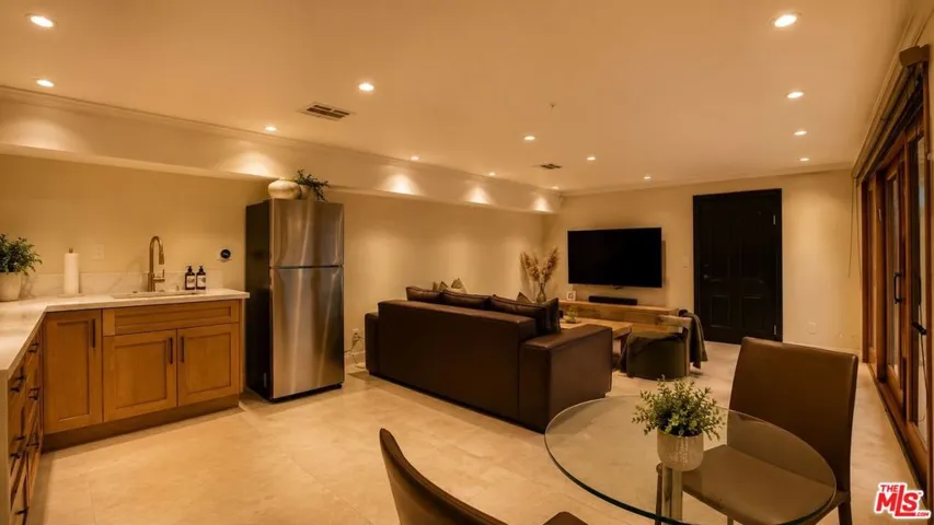 8740 W St Ives Drive, West Hollywood, California 90069
