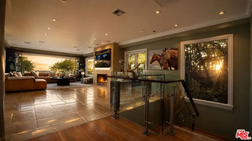 8740 W St Ives Drive, West Hollywood, California 90069