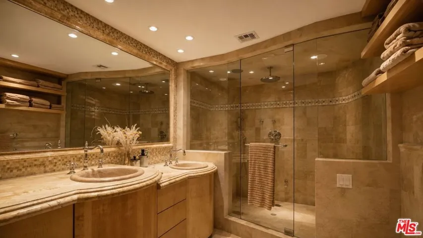 8740 W St Ives Drive, West Hollywood, California 90069