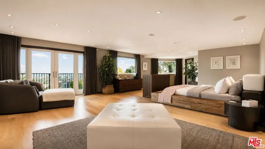 8740 W St Ives Drive, West Hollywood, California 90069