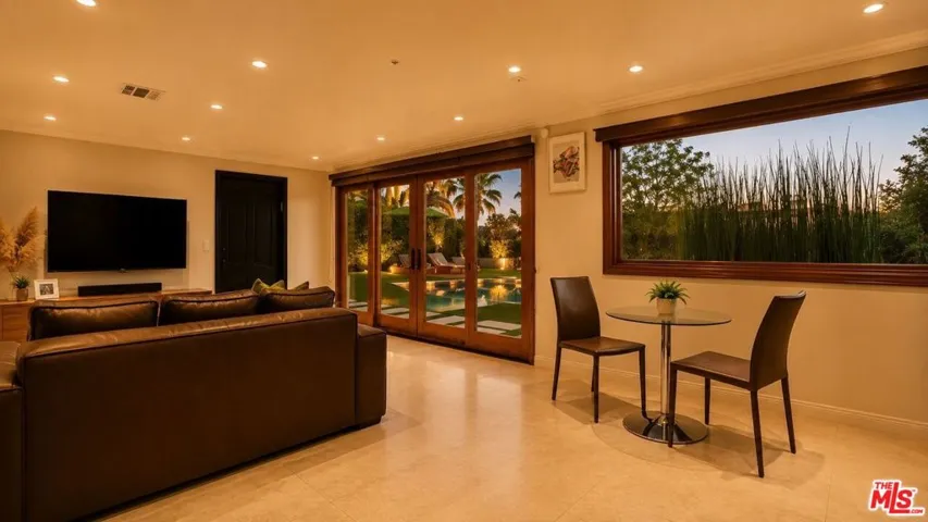 8740 W St Ives Drive, West Hollywood, California 90069