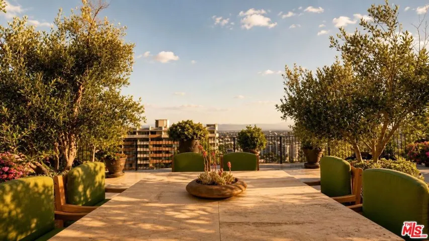 8740 W St Ives Drive, West Hollywood, California 90069