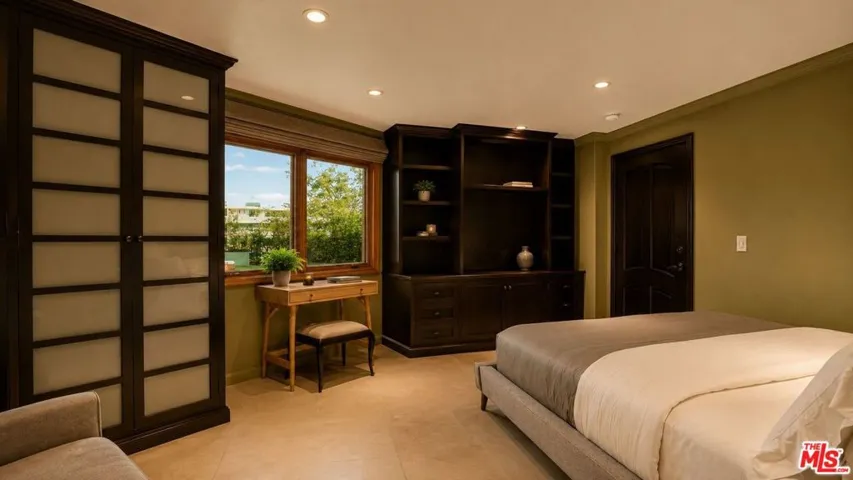8740 W St Ives Drive, West Hollywood, California 90069