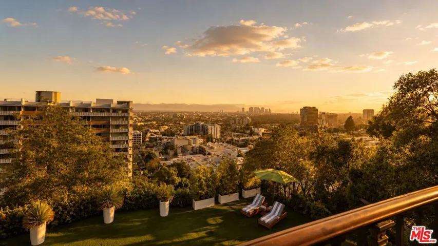 8740 W St Ives Drive, West Hollywood, California 90069