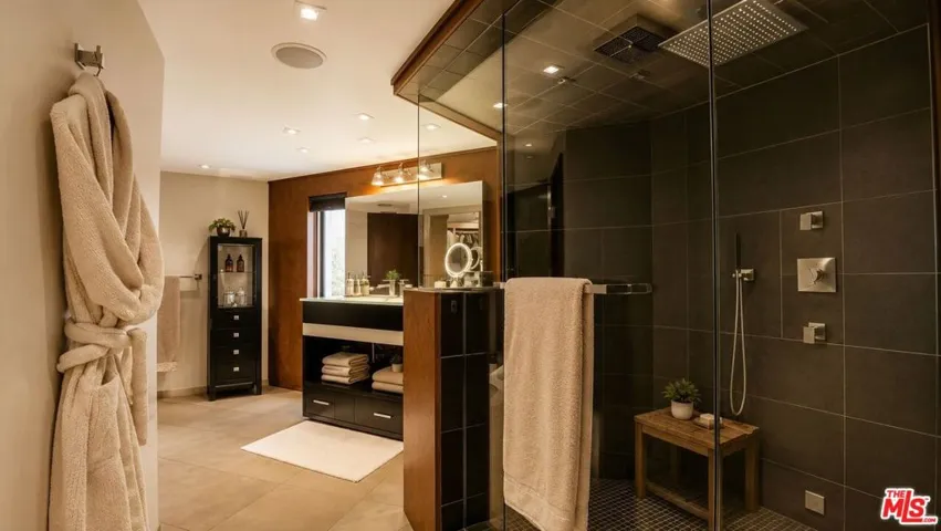 8740 W St Ives Drive, West Hollywood, California 90069