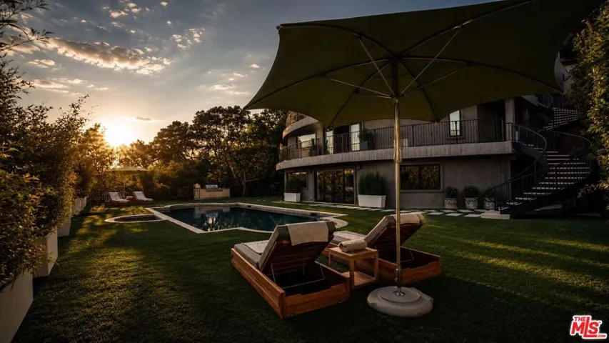 8740 W St Ives Drive, West Hollywood, California 90069