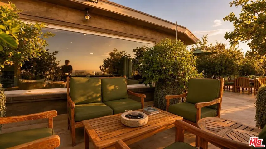 8740 W St Ives Drive, West Hollywood, California 90069