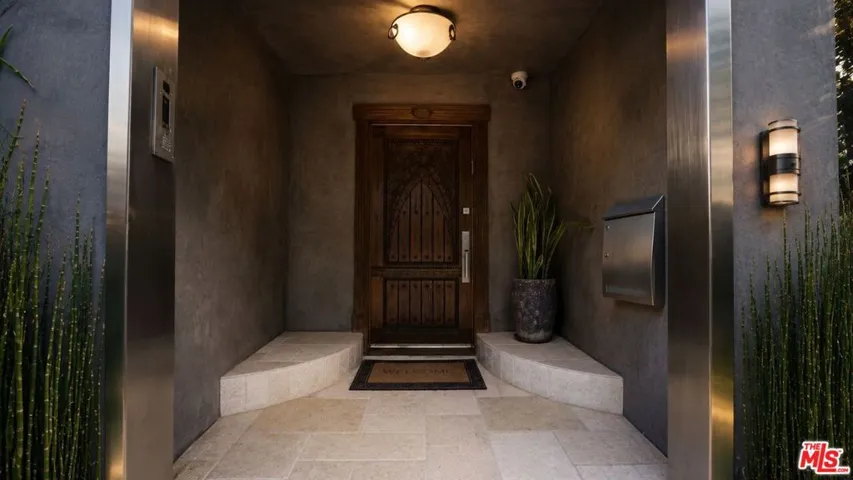 8740 W St Ives Drive, West Hollywood, California 90069