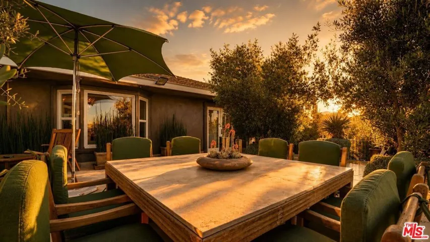 8740 W St Ives Drive, West Hollywood, California 90069