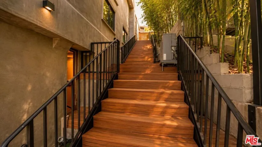 8740 W St Ives Drive, West Hollywood, California 90069