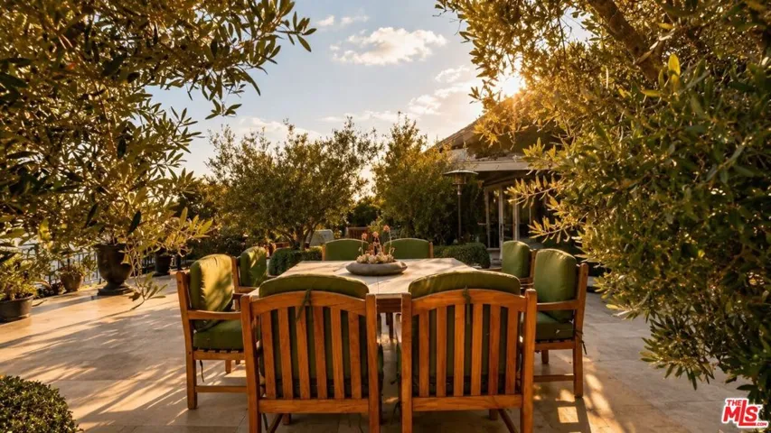 8740 W St Ives Drive, West Hollywood, California 90069
