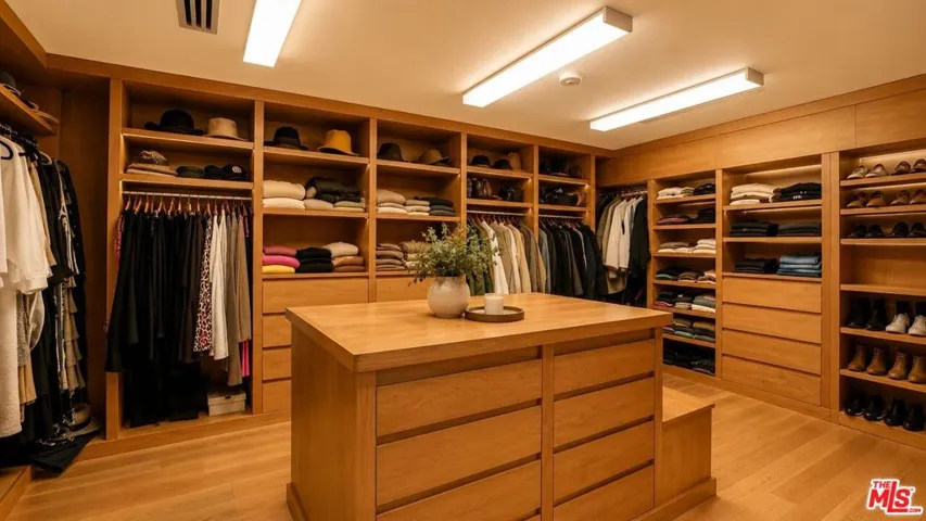 8740 W St Ives Drive, West Hollywood, California 90069