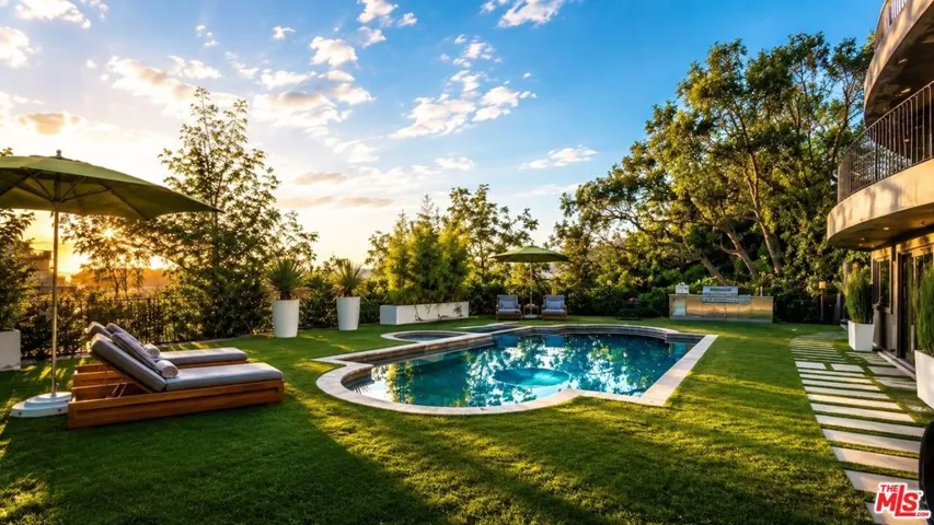 8740 W St Ives Drive, West Hollywood, California 90069