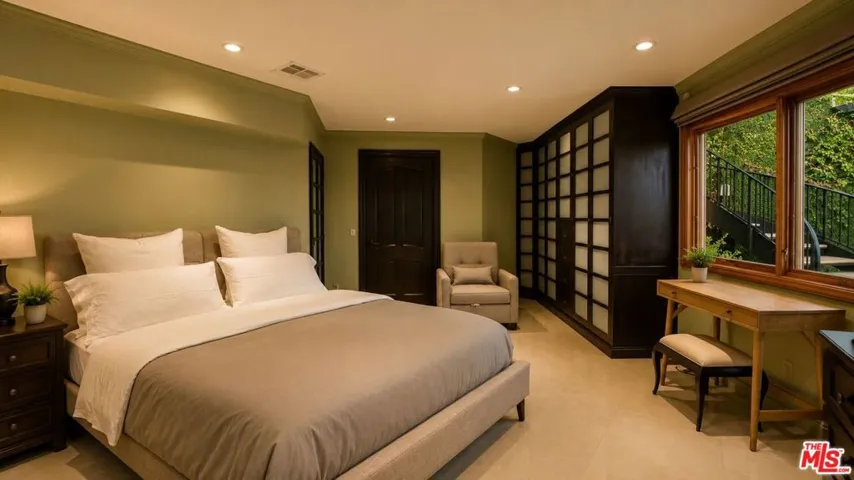 8740 W St Ives Drive, West Hollywood, California 90069