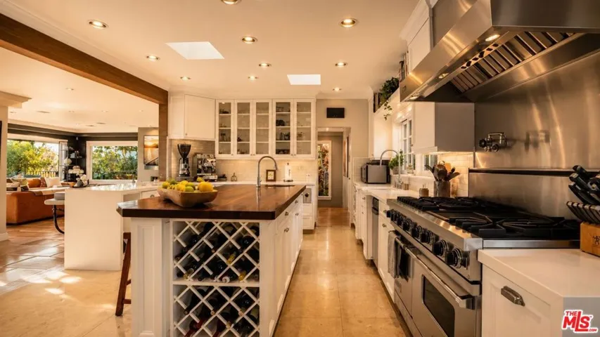 8740 W St Ives Drive, West Hollywood, California 90069