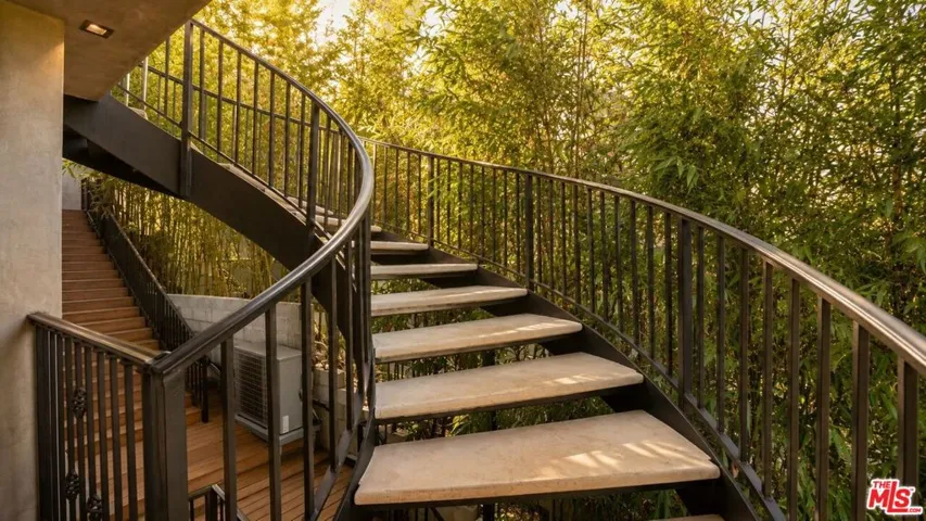 8740 W St Ives Drive, West Hollywood, California 90069