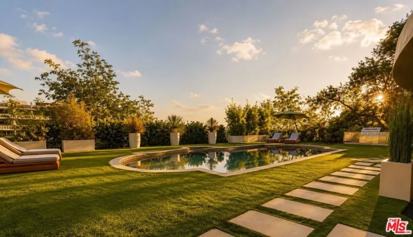 8740 W St Ives Drive, West Hollywood, California 90069