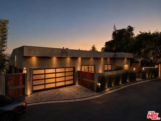 8740 W St Ives Drive, West Hollywood, California 90069