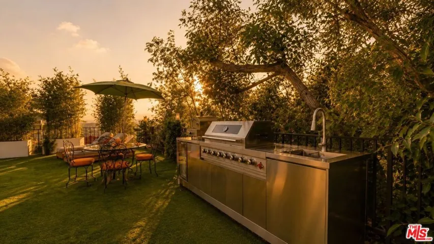 8740 W St Ives Drive, West Hollywood, California 90069
