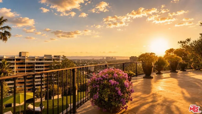 8740 W St Ives Drive, West Hollywood, California 90069