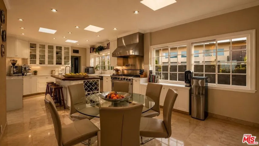 8740 W St Ives Drive, West Hollywood, California 90069
