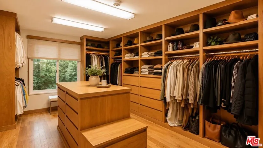 8740 W St Ives Drive, West Hollywood, California 90069