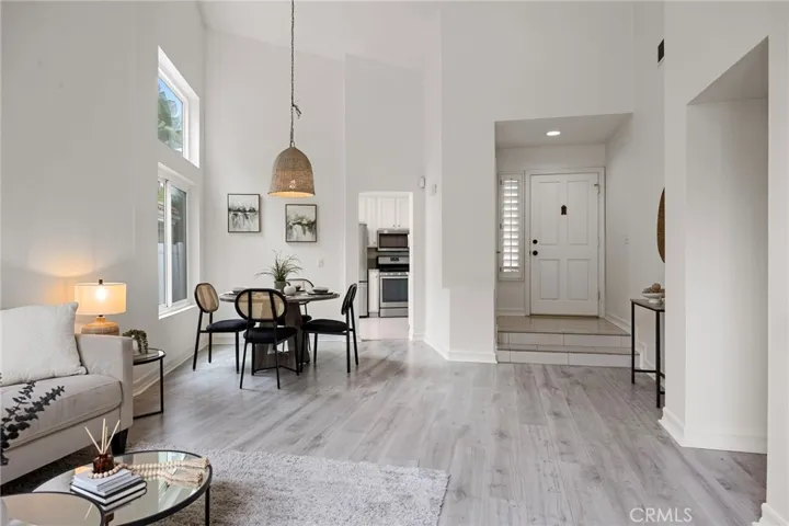 35 Del Perlatto, Irvine, California 92614