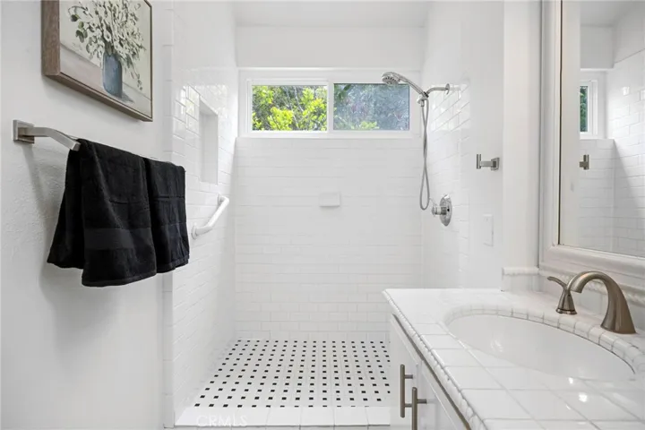35 Del Perlatto, Irvine, California 92614