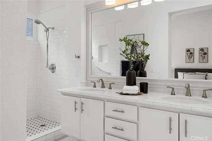 35 Del Perlatto, Irvine, California 92614