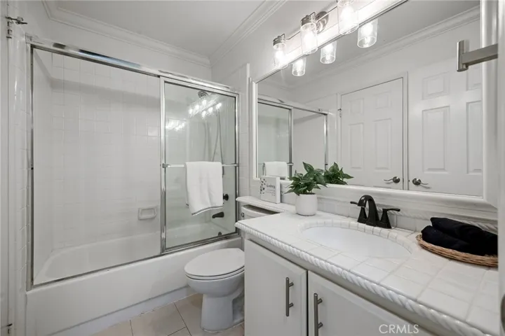 35 Del Perlatto, Irvine, California 92614