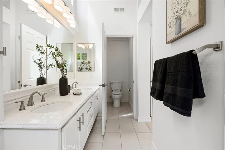 35 Del Perlatto, Irvine, California 92614