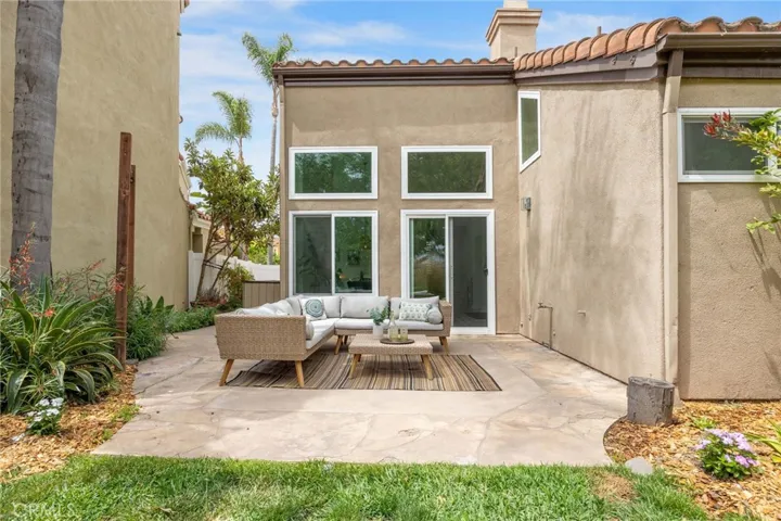 35 Del Perlatto, Irvine, California 92614