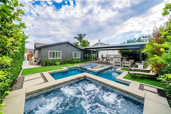 8541 Kelso Drive, Huntington Beach, California 92646