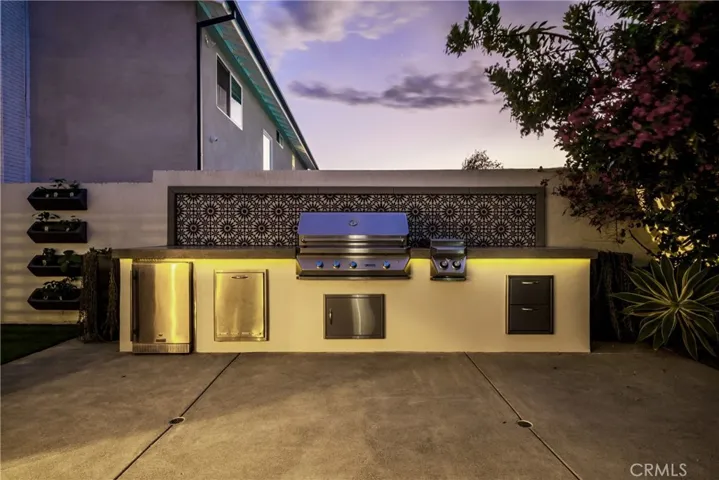 8541 Kelso Drive, Huntington Beach, California 92646