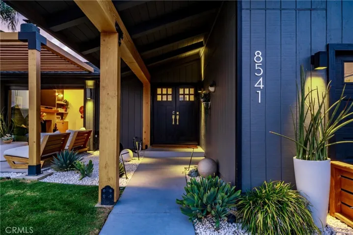 8541 Kelso Drive, Huntington Beach, California 92646