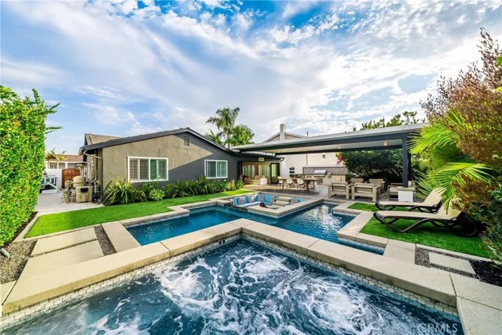 8541 Kelso Drive, Huntington Beach, California 92646