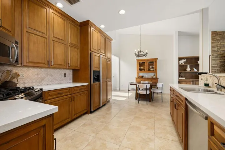 33-web-or-mls-JKGuadalupe_OPMG_0525_033