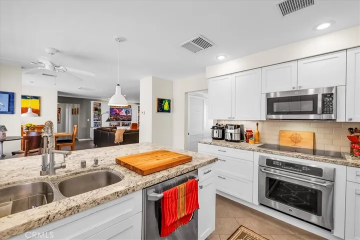 7880 Wesley Road, Joshua Tree, California 92252