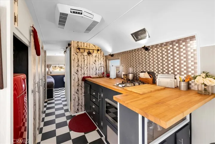 7880 Wesley Road, Joshua Tree, California 92252