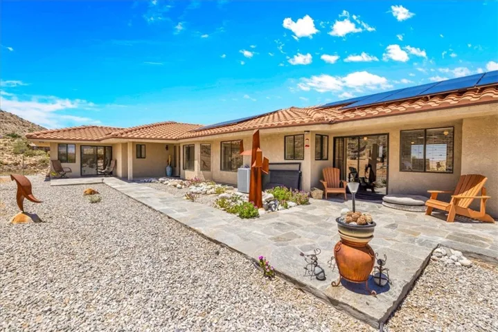 7880 Wesley Road, Joshua Tree, California 92252