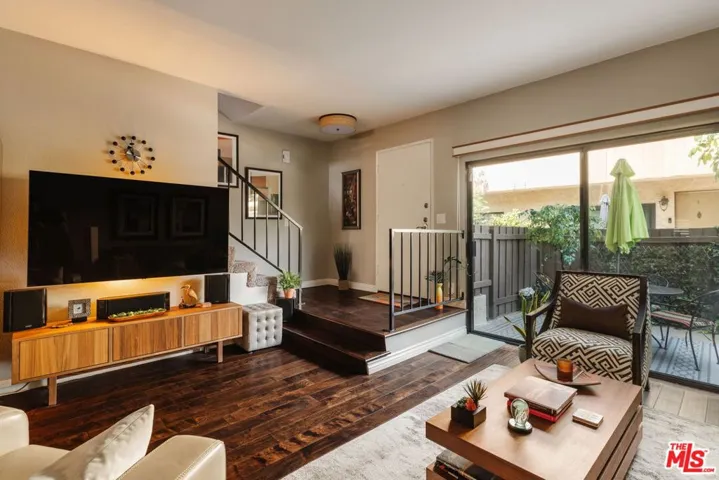 15023 Sherman Way E, Van Nuys, California 91405