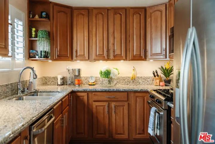 15023 Sherman Way E, Van Nuys, California 91405