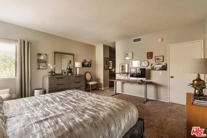 15023 Sherman Way E, Van Nuys, California 91405