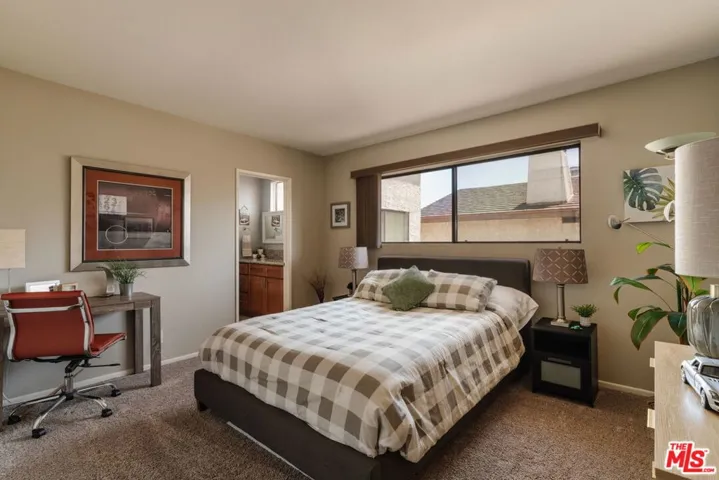 15023 Sherman Way E, Van Nuys, California 91405