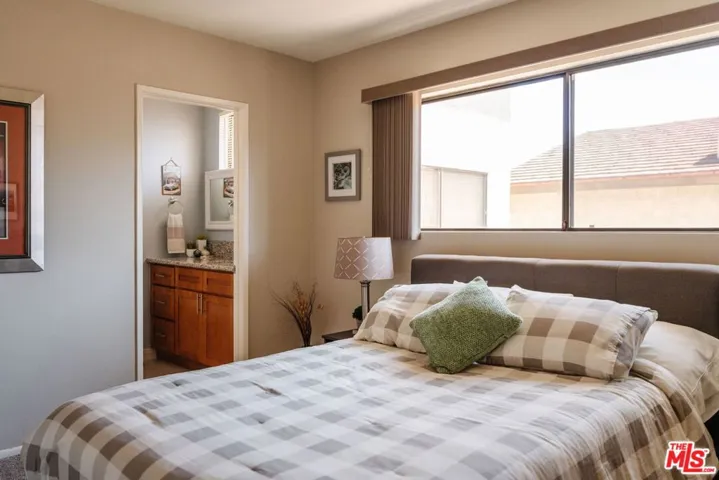 15023 Sherman Way E, Van Nuys, California 91405