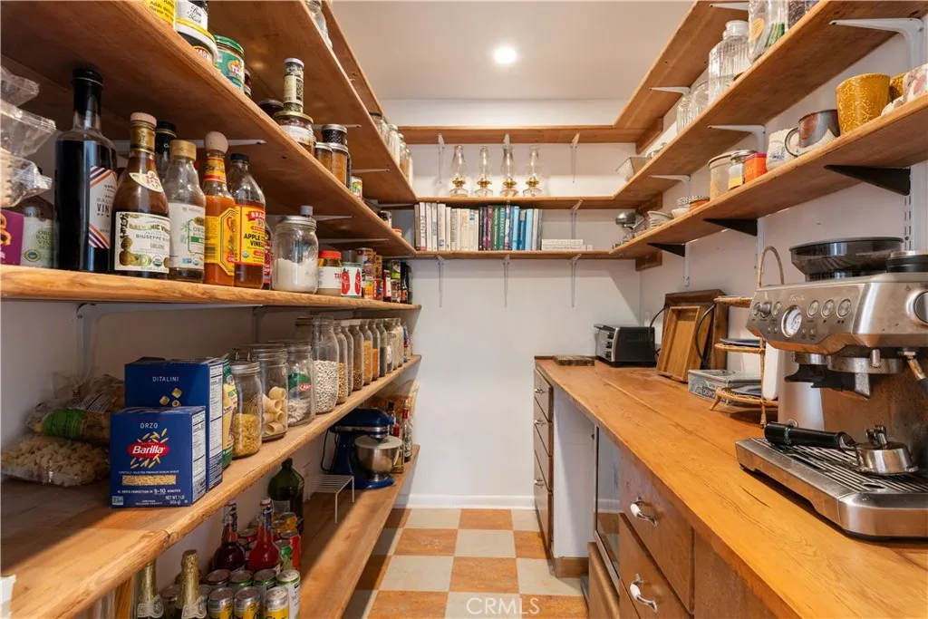 Walk in Pantry