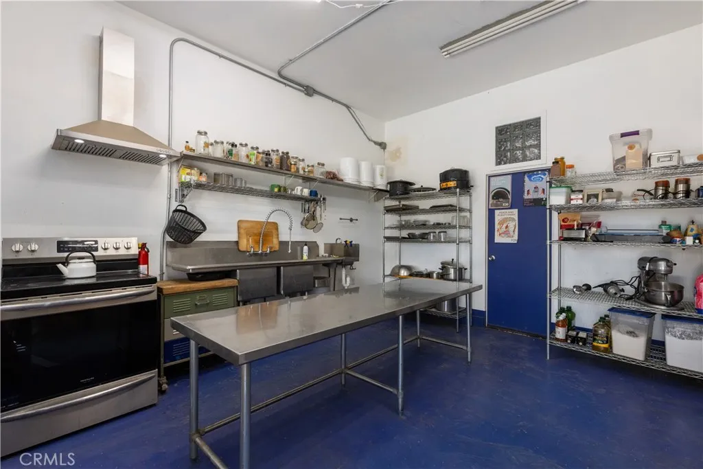 Fully Equipped Semi-Commercial Kitchen