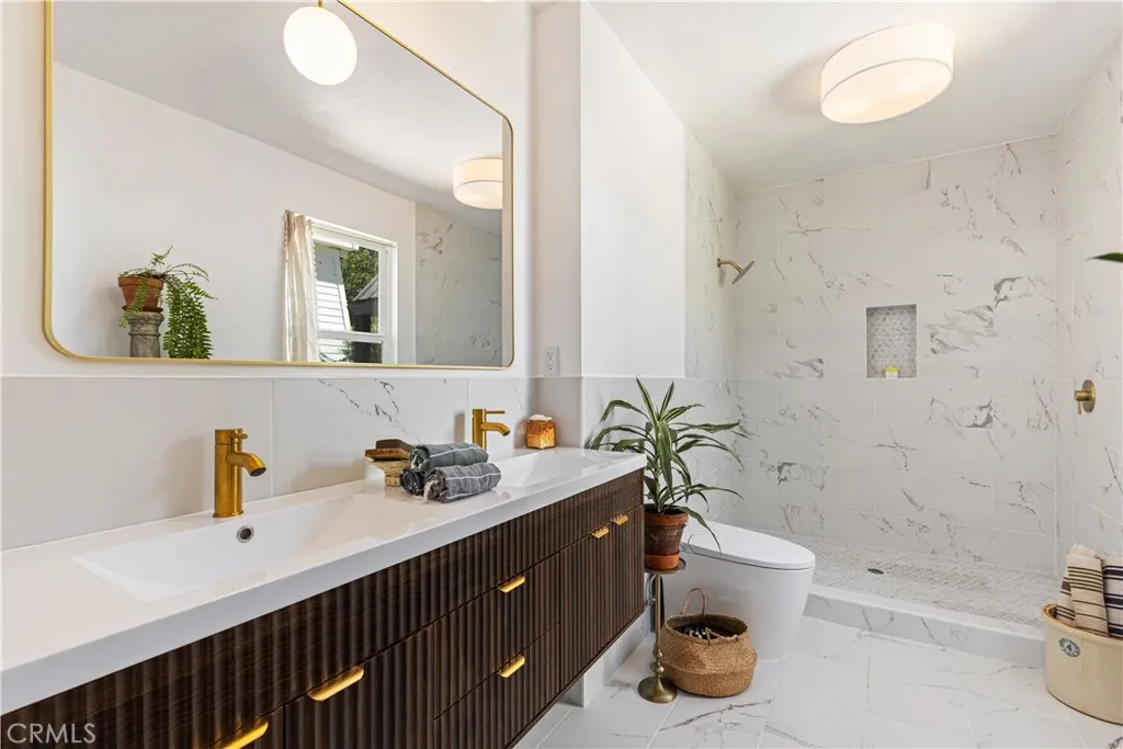 Primary Suite NEWLY Renovated Bath
