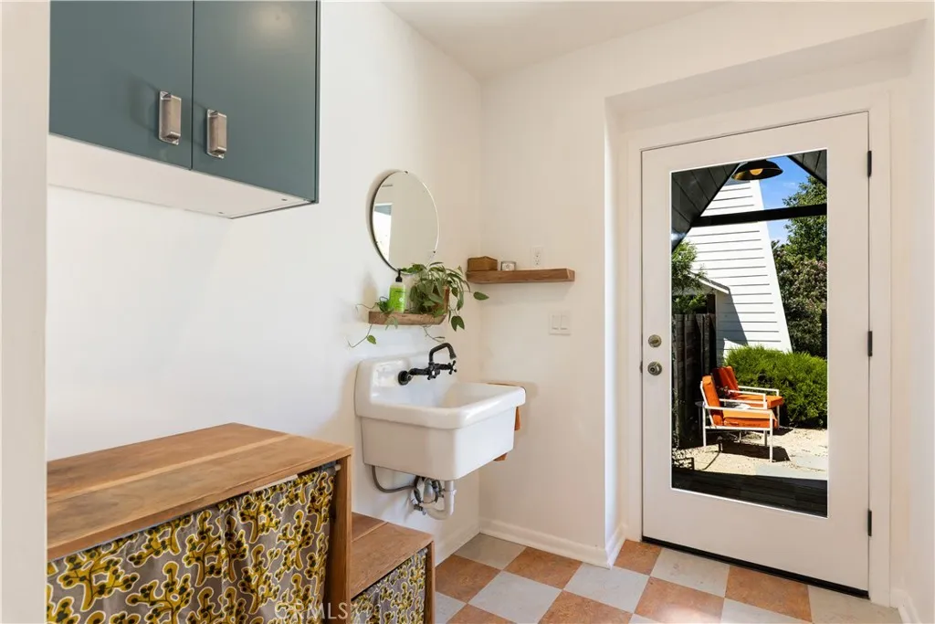 Mud Room - Pool Courtyard Entry