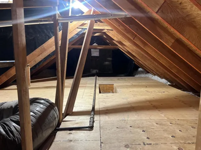 600 SF of storage in Attic.